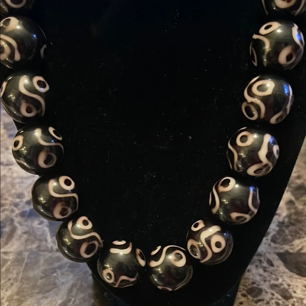 Elegant Black and White Beaded Necklace